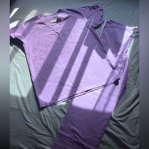 XS/S purple scrub set like new!